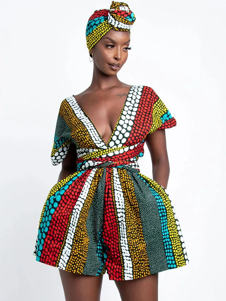 

Женский комбинезон со шнуровкой и V-образным вырезом