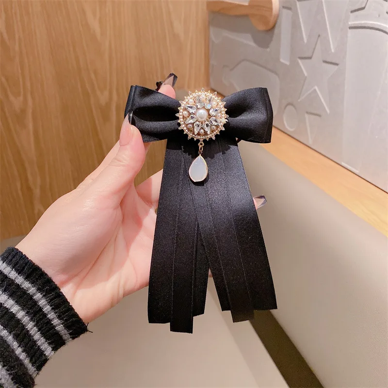 

Women's Ribbon Bow Tie Brooch Rhinestone Pearl Pins Fashion Korean College Style Shirt Sweater Collars Flower Female Accessories