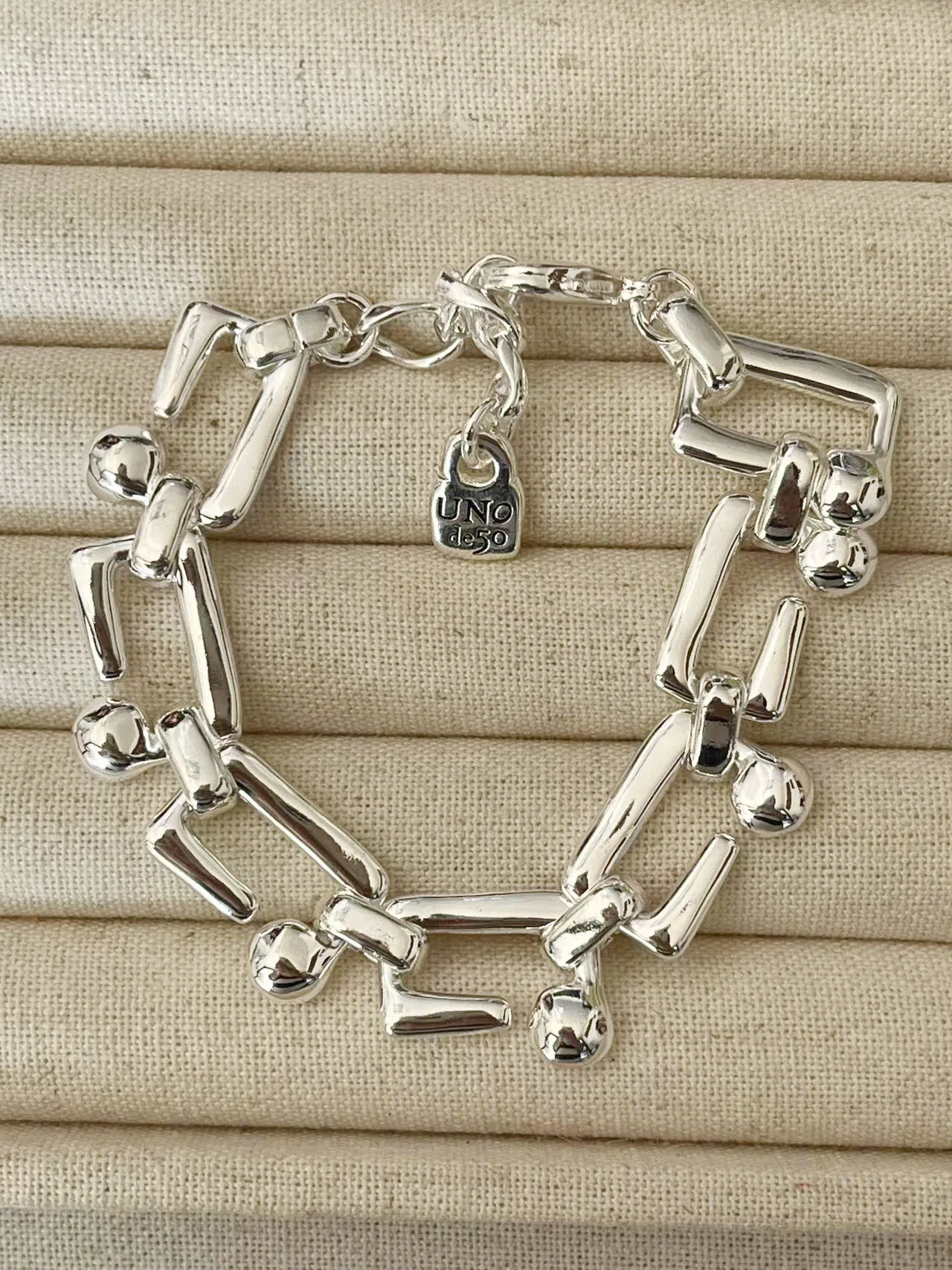 

2023 High Quality UNO DE 50 Fashion Electroplated 925 Exquisite Charm Creative Design Bracelet, Popular Jewelry Gifts