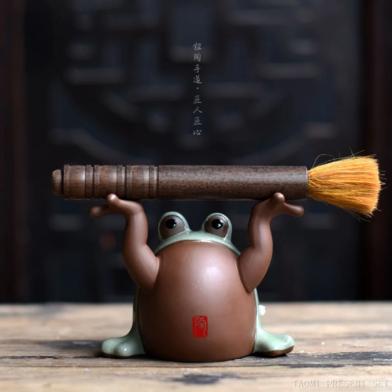 

Stone Frog Pen Holder Handmade Purple Sand Tea Pet Ornaments Rough Pottery Sculpture Crafts Tea Ceremony Accessories