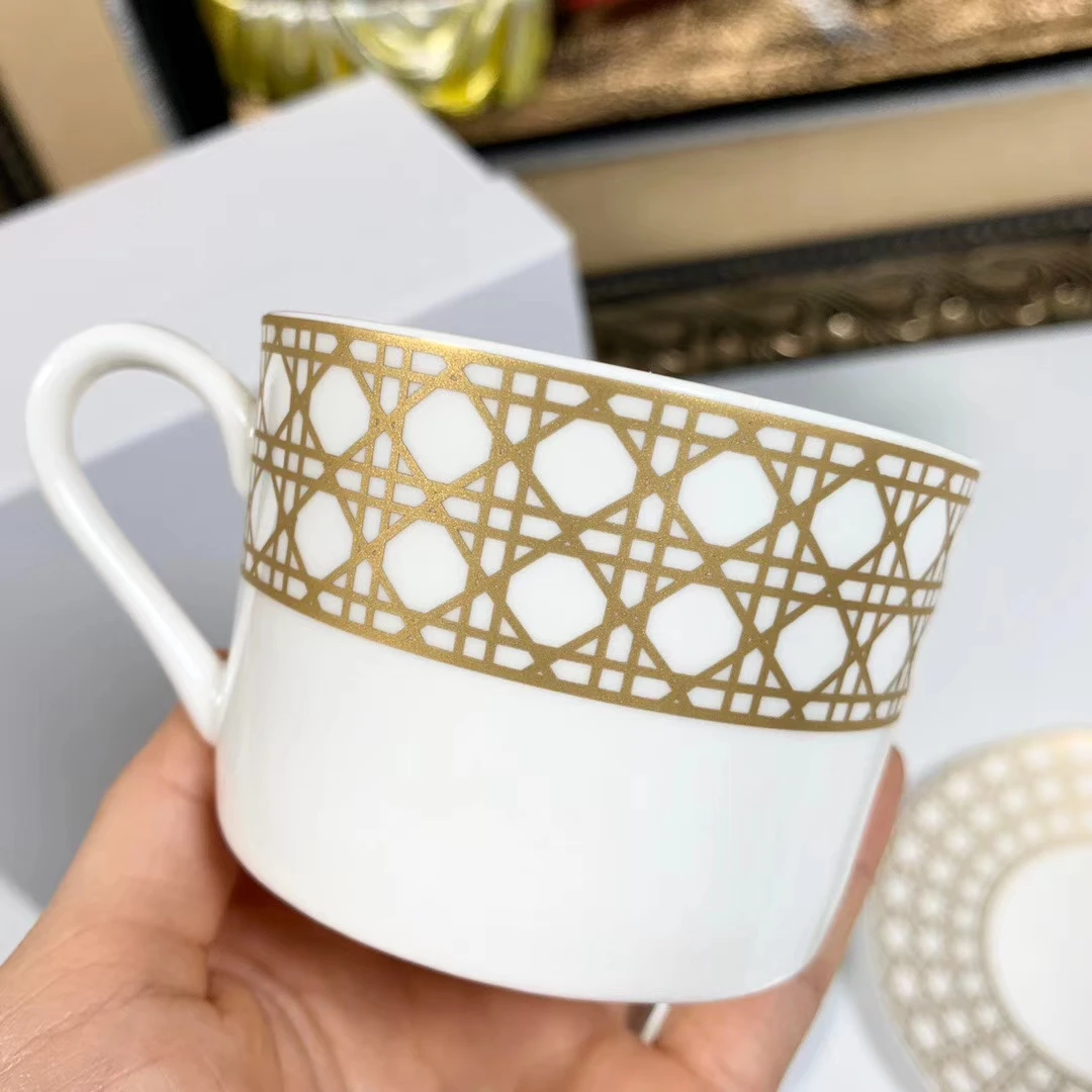 

Bone China Golden Rattan Plaid Coffee Cup Ceramic Tea Black Tea Cup Dish Animal Tablewar Set Wedding and Housewarming Gifts