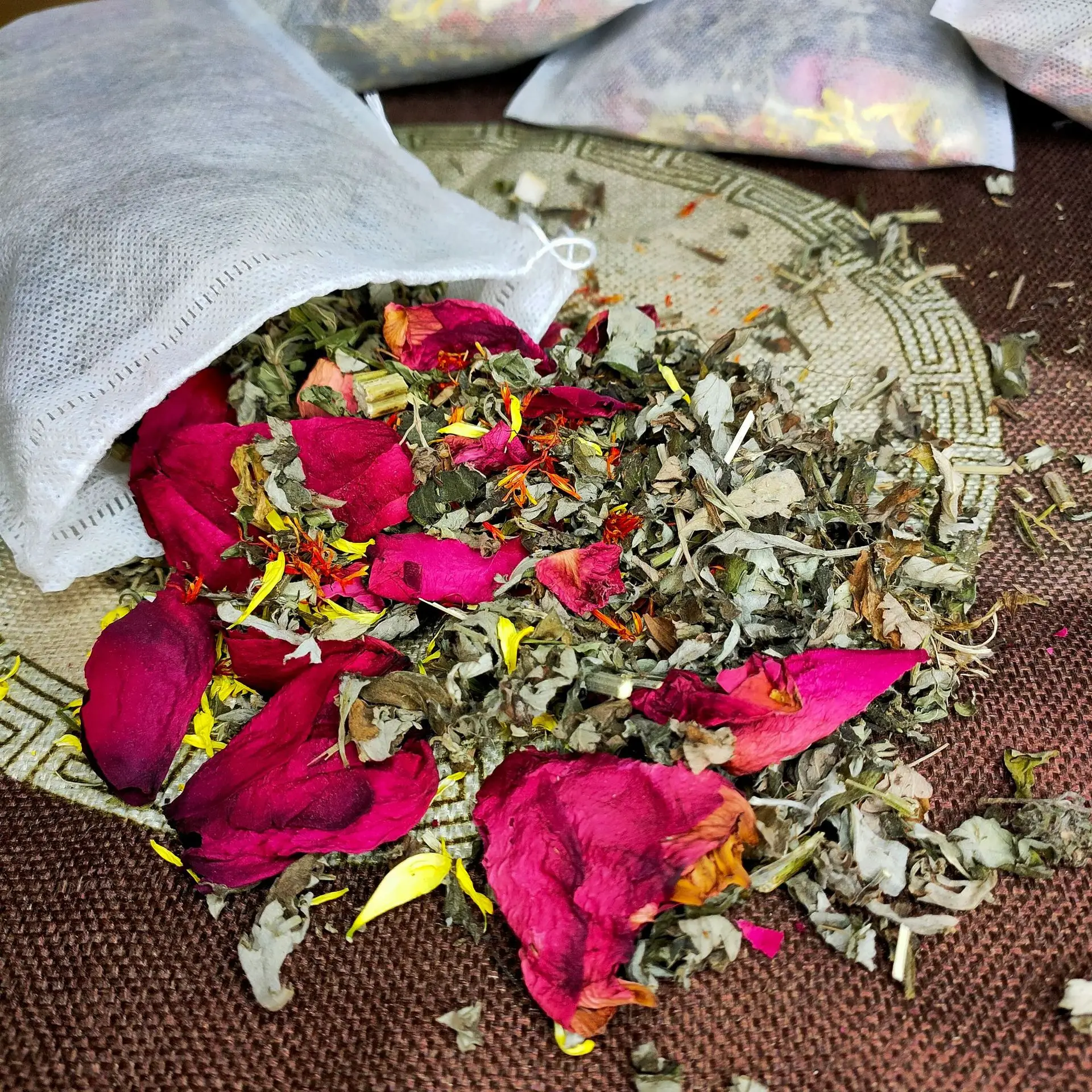 

10 bags of mugwort rose bath bag, women's health bath bag