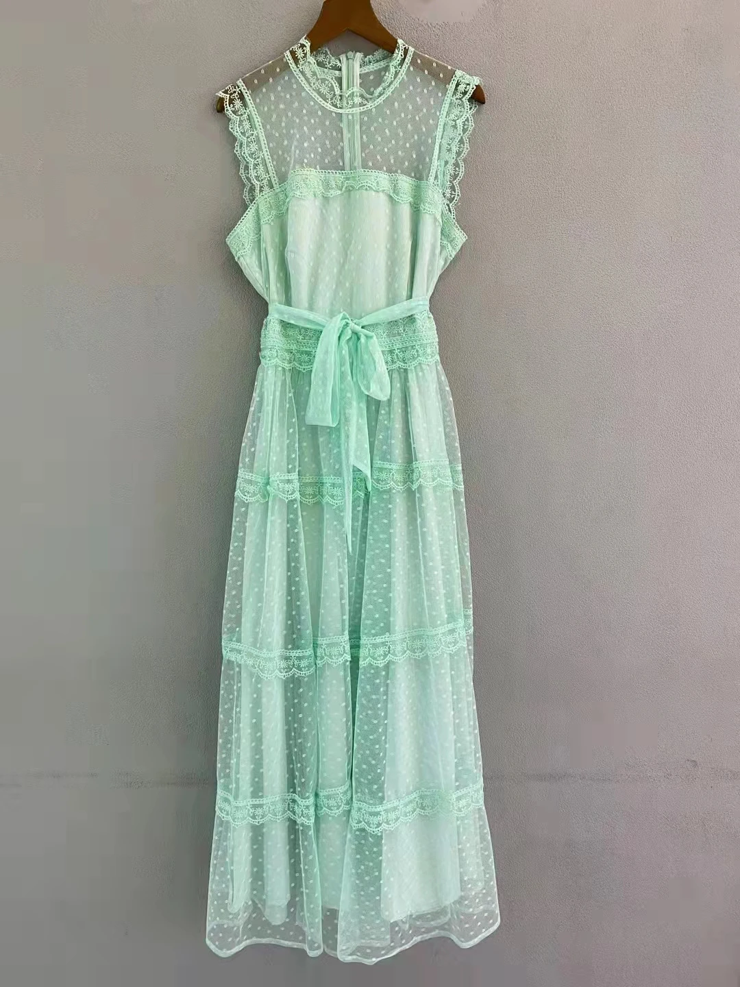 New 2022 Summer Long Dress High Quality Women Polka Dot Prints Sexy Tulle Mesh Patchwork Sleeveless White Green Maxi Dress Club