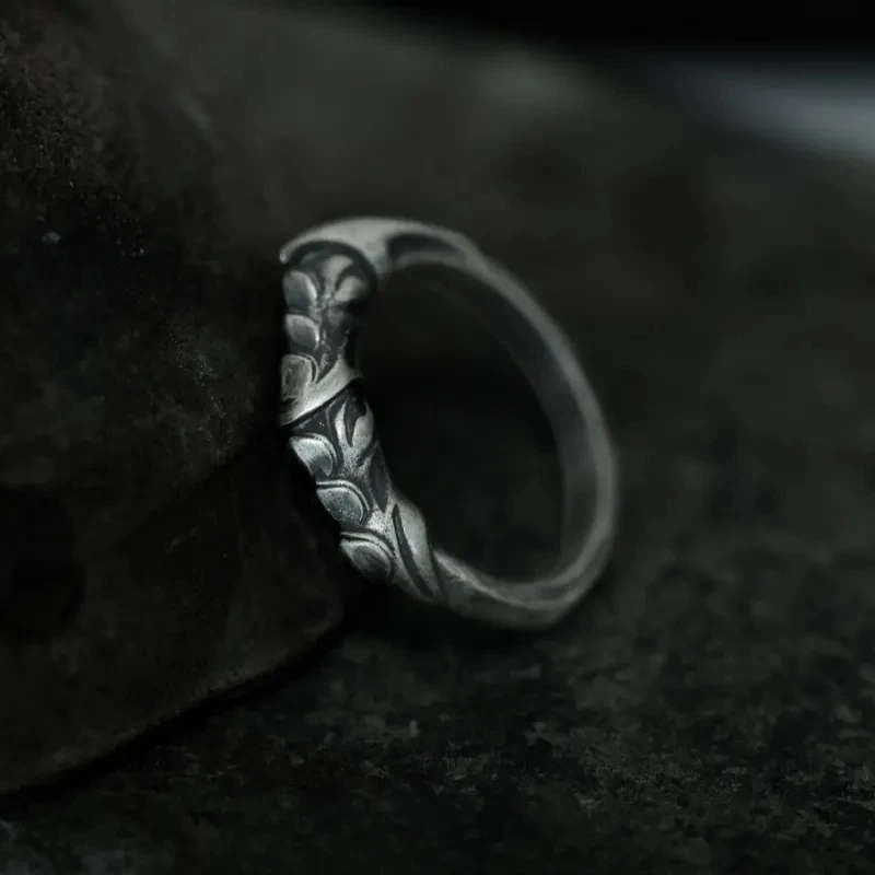 Мужское кольцо в ретро стиле виде когтя дракона с закрытым ртом