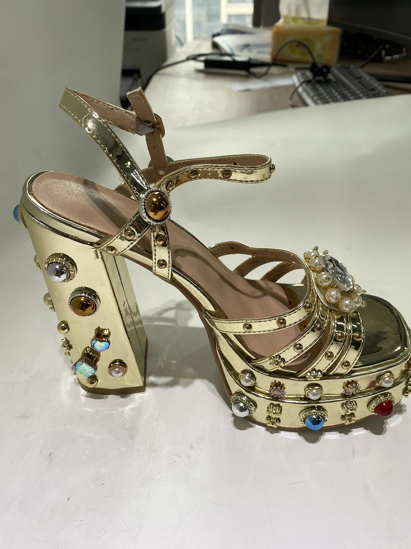 2023 Womens Ankle Strap Heeled Sandals Rhinestones Diamonds Platform Chunky Block High Heels Buckle Up Fashion Dress Pumps