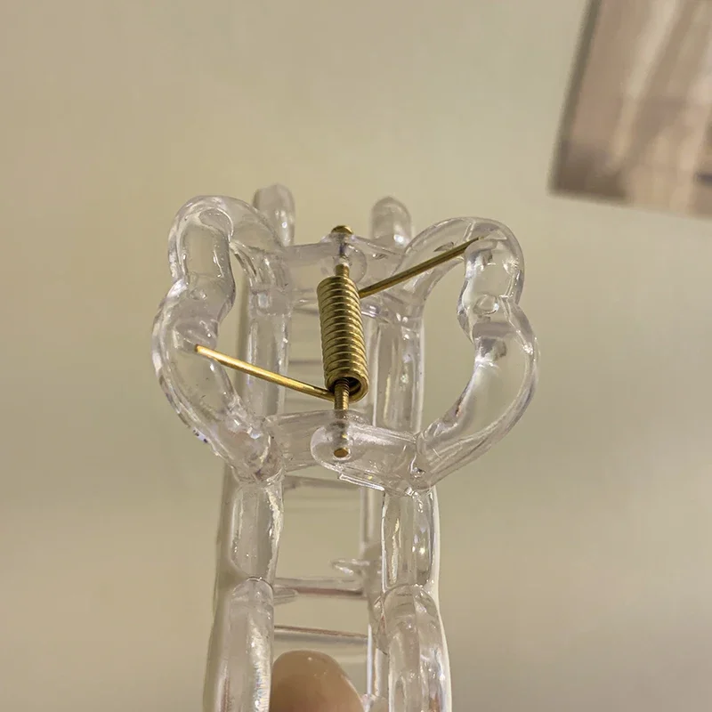 Заколка для волос в виде акулы