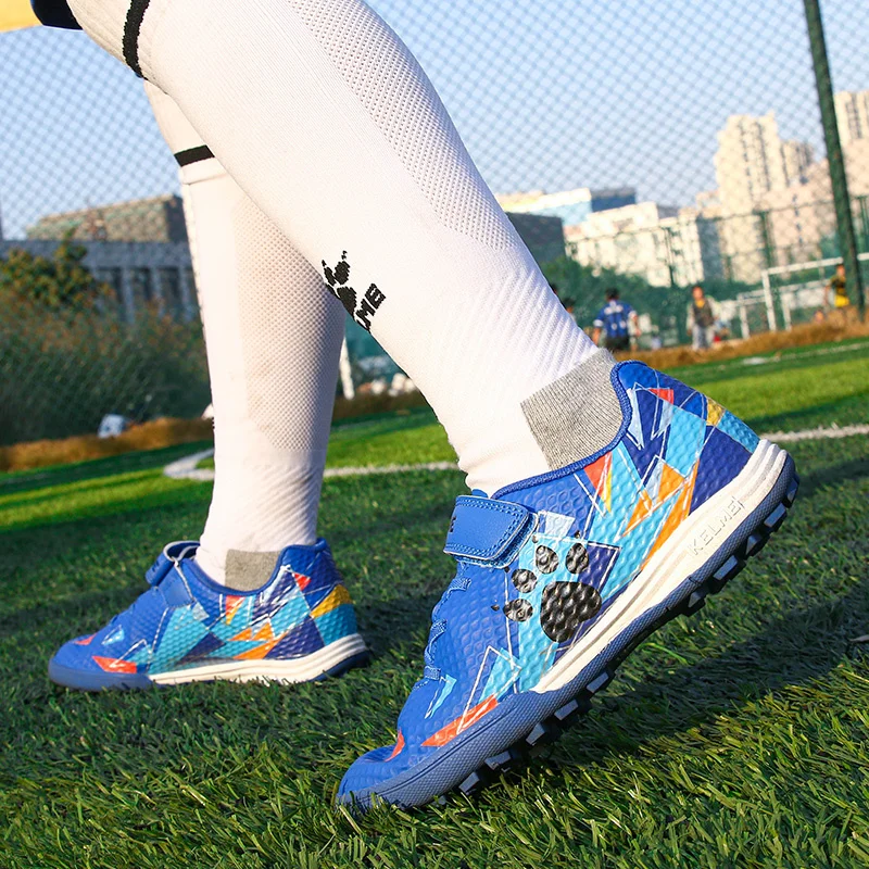 KELME Kid's Professional Soccer Shoes Grass TF Football Boots Boys Football Training Shoes Girls Football Sneakers ZX90113052