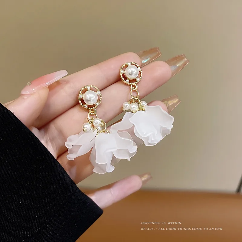 

South Korea's Dongdaemun Small Fresh Flower Earrings Female Temperament Ins Style Niche Design Earrings Sweet Earrings