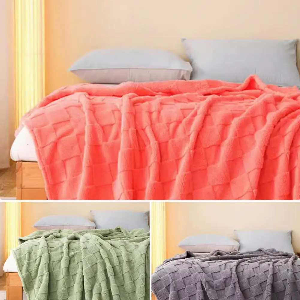 Теплосберегающее пушистое одеяло удобное легкое плюшевое для дома путешествий