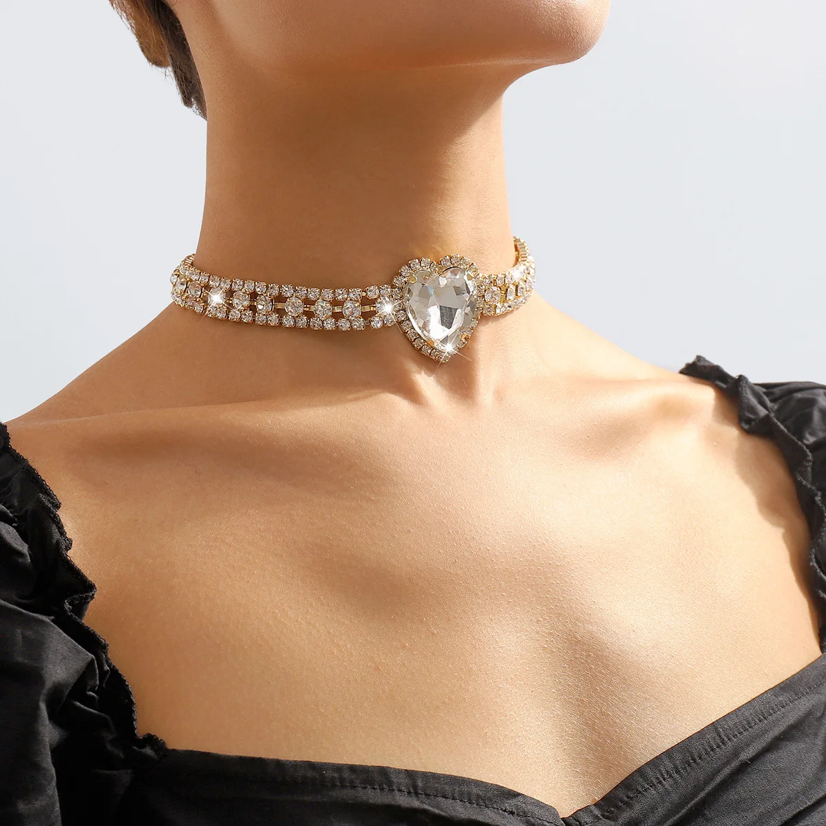 

Baroque Full Rhinestone Hollow Big Heart Choker Necklaces for Women Crystal Geometric Clavicle Chain Collar Statement Jewelry
