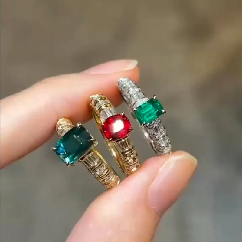 Женское Винтажное кольцо со змеиным камнем