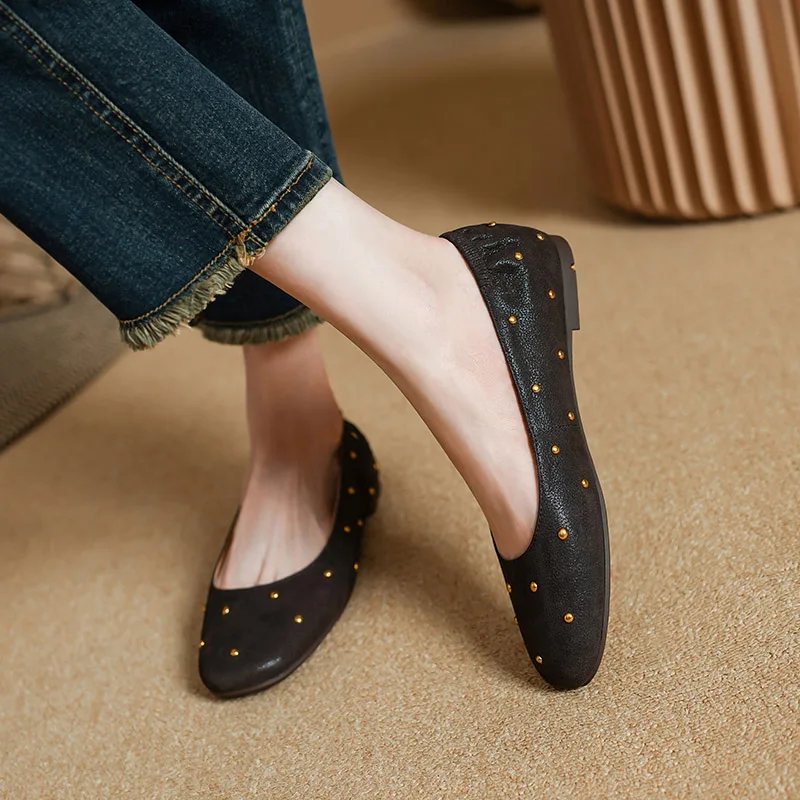 Туфли-лодочки женские из натуральной кожи с круглым носком на низком каблуке