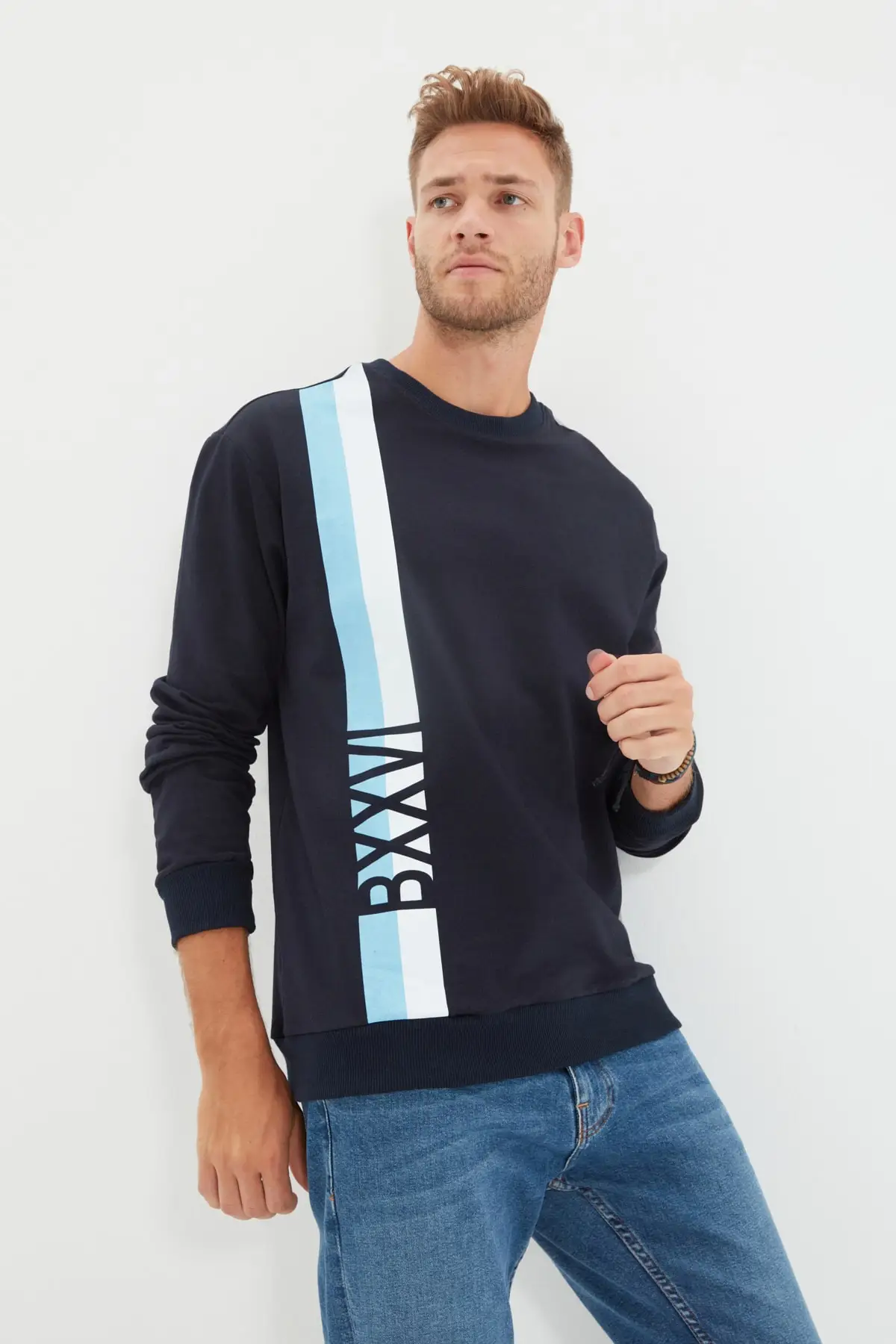 

Trendyol Men 'S Regular Fit Cycling Neck Sweatshirt TMNAW22SW0356