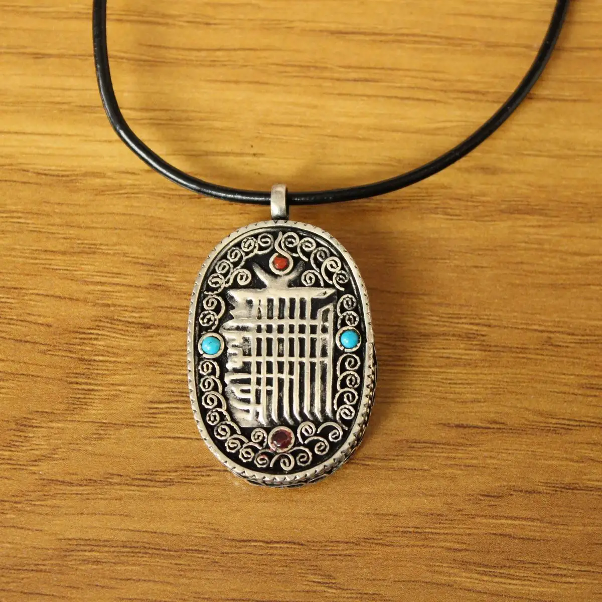 

PN174 Ethnic Tibetan Silver Metal Oval Shape Kalachakra Mantra Prayer Box Gau Pendant Necklace