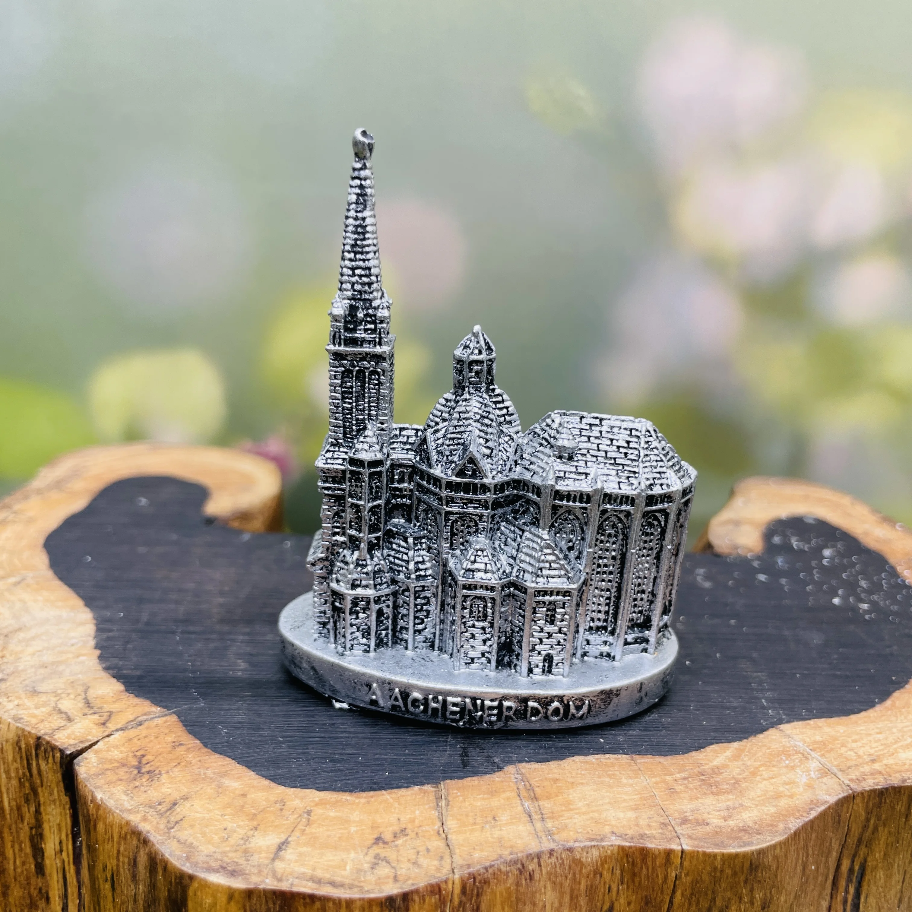 

Декоративные фигурки из резины