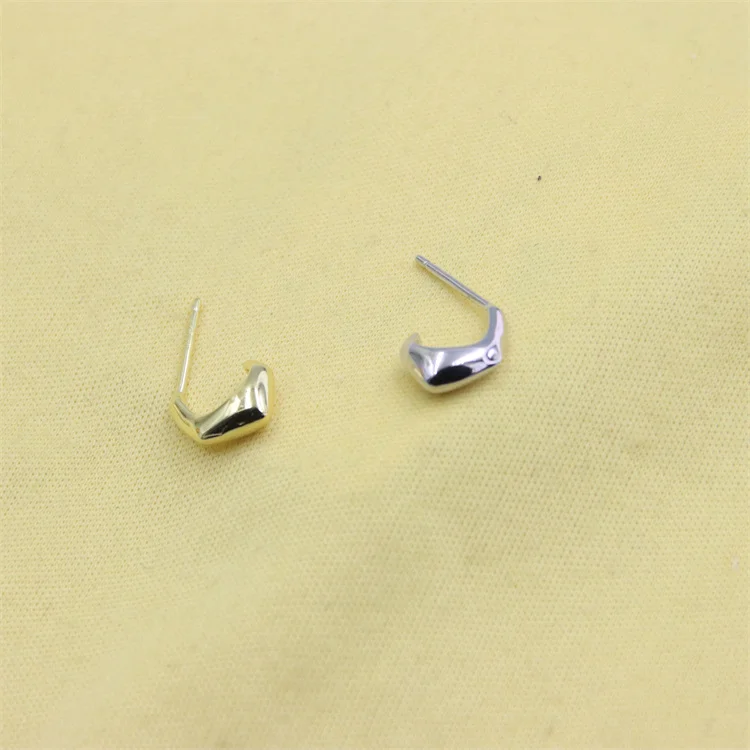 

ZFSILVER Lovely Fashion S925 Sterling Silver Tangent Polygon Letter C Stud Earrings For Women Charm Jewelry Accessories Party
