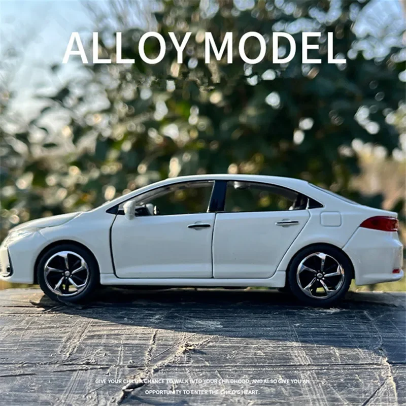 Модель автомобиля TOYOTA Corolla из сплава в масштабе 1:32 литой и игрушечный