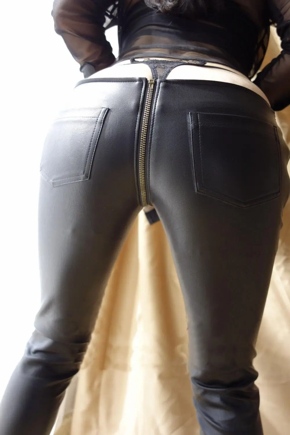 Рисунок 4 - Женские пикантные брюки на молнии с низкой талией