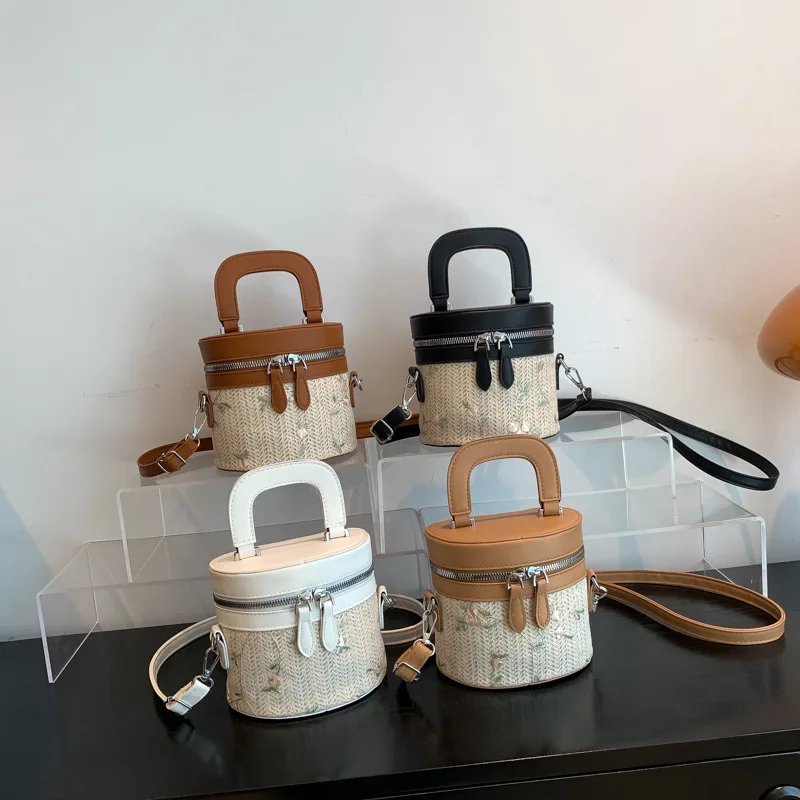 

Новая популярная креативная дизайнерская нишевая сращивающаяся цветная текстура кросс-боди для столкновений простая модная ручная сумка из полиуретана с наклоном