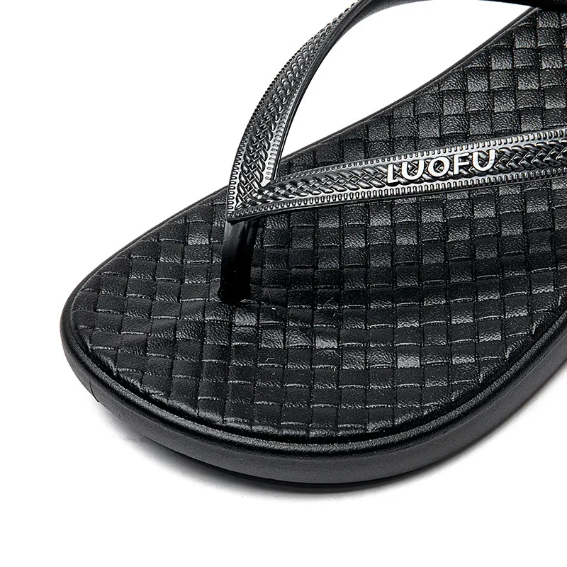 2022 New Black Flip-Flops Women's Clip-on Sandals and Slippers Women's Summer Outer Wear Non-slip Flat Heel Beach Shoes Beach