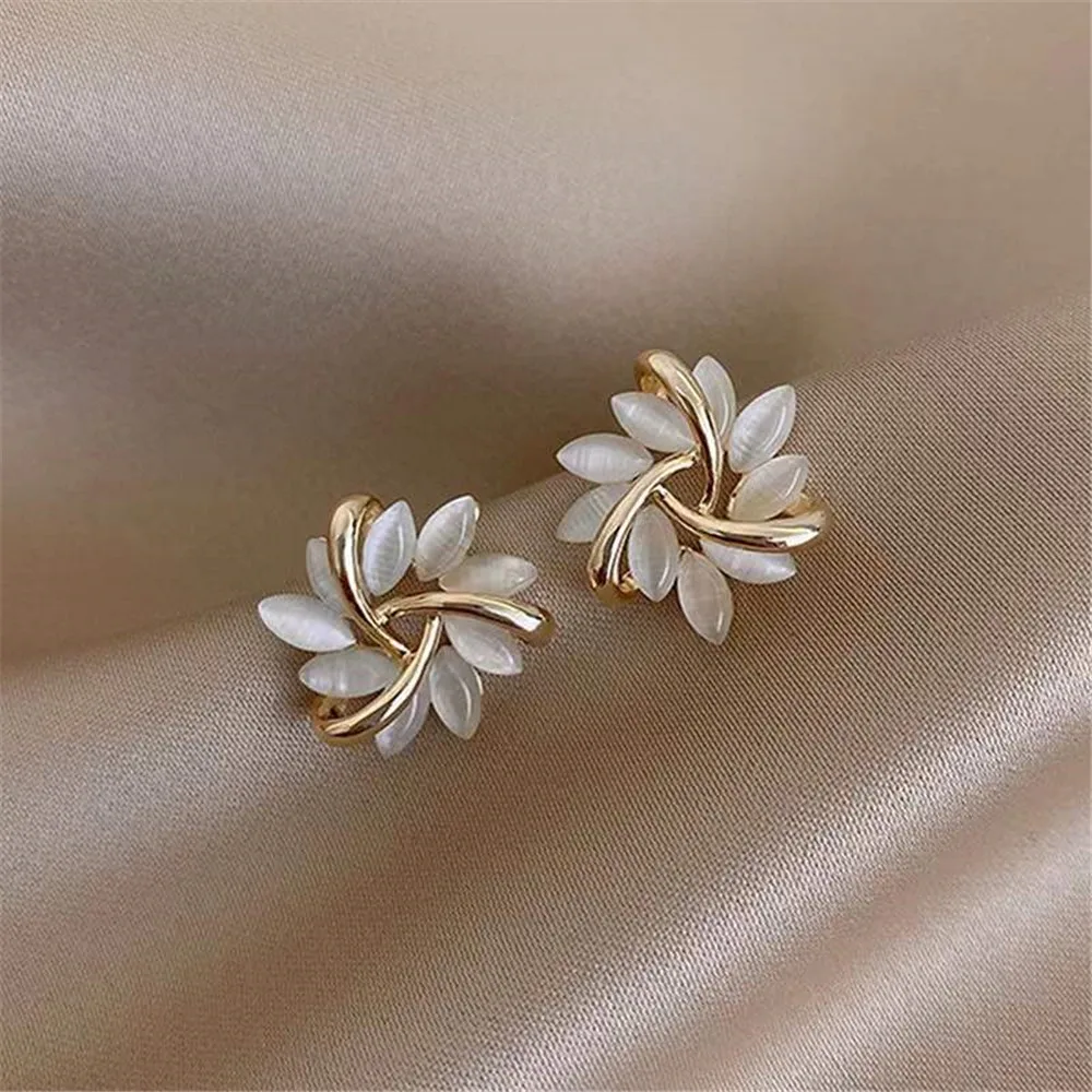 

New Flower Zircon Stud Earrings For Women Leaves Geometric Rhinestone Earring Girl Party Birthday Christmas Jewelry Gifts