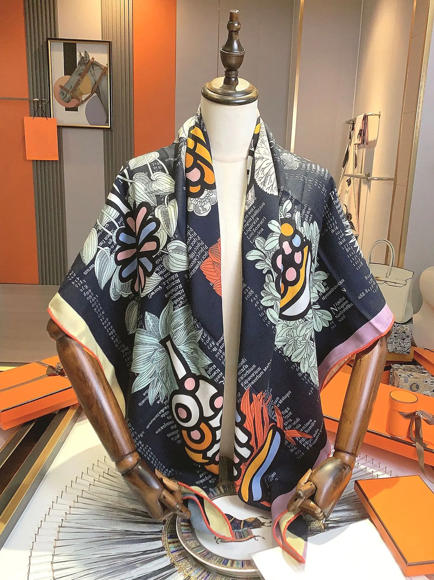 Рисунок 3 - Кашемировый шерстяной шелковый шарф с двойным принтом