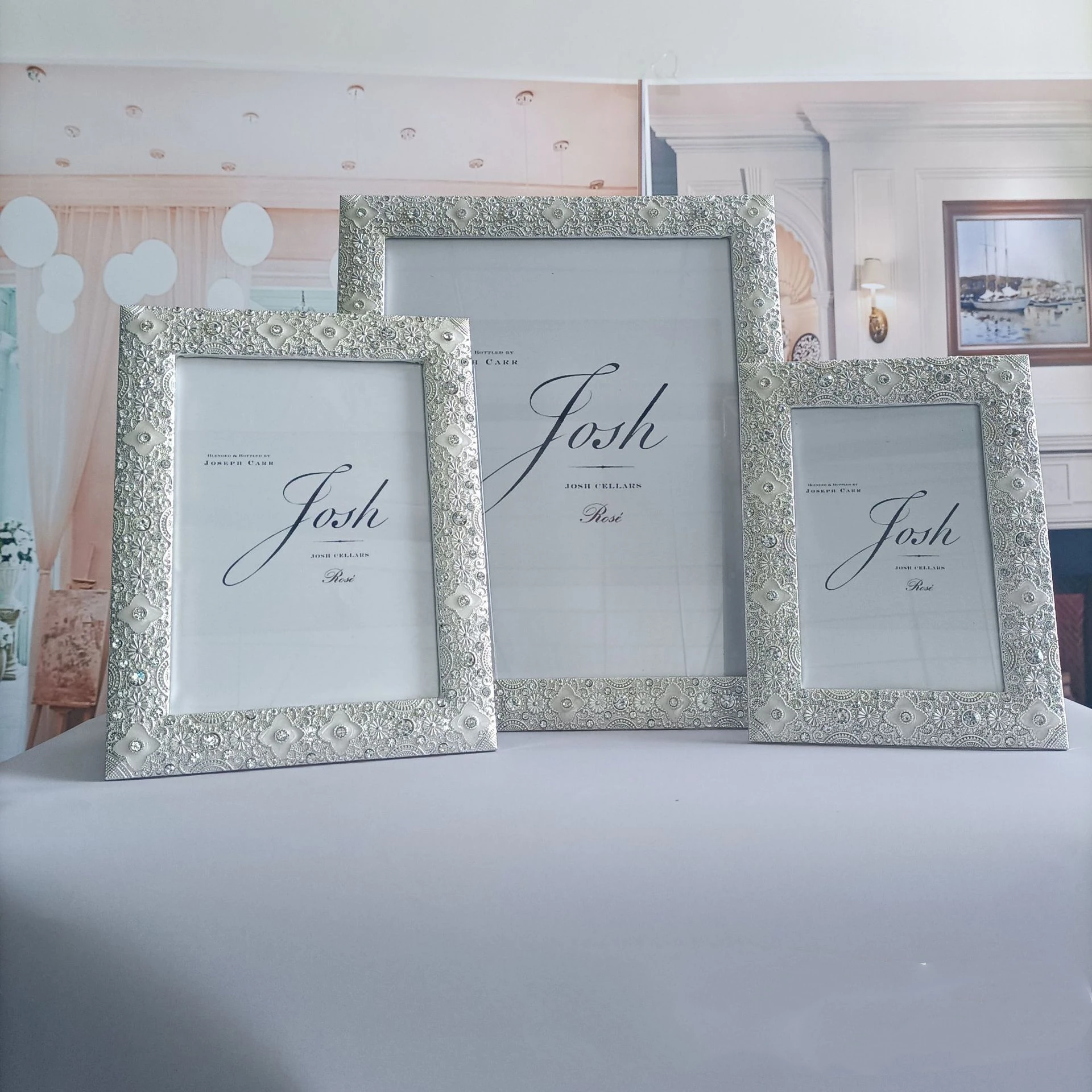 

Modern Simple Diamond-encrusted Metal Picture Frame Nightstand Tabletop Set Table Birthday Party Gift