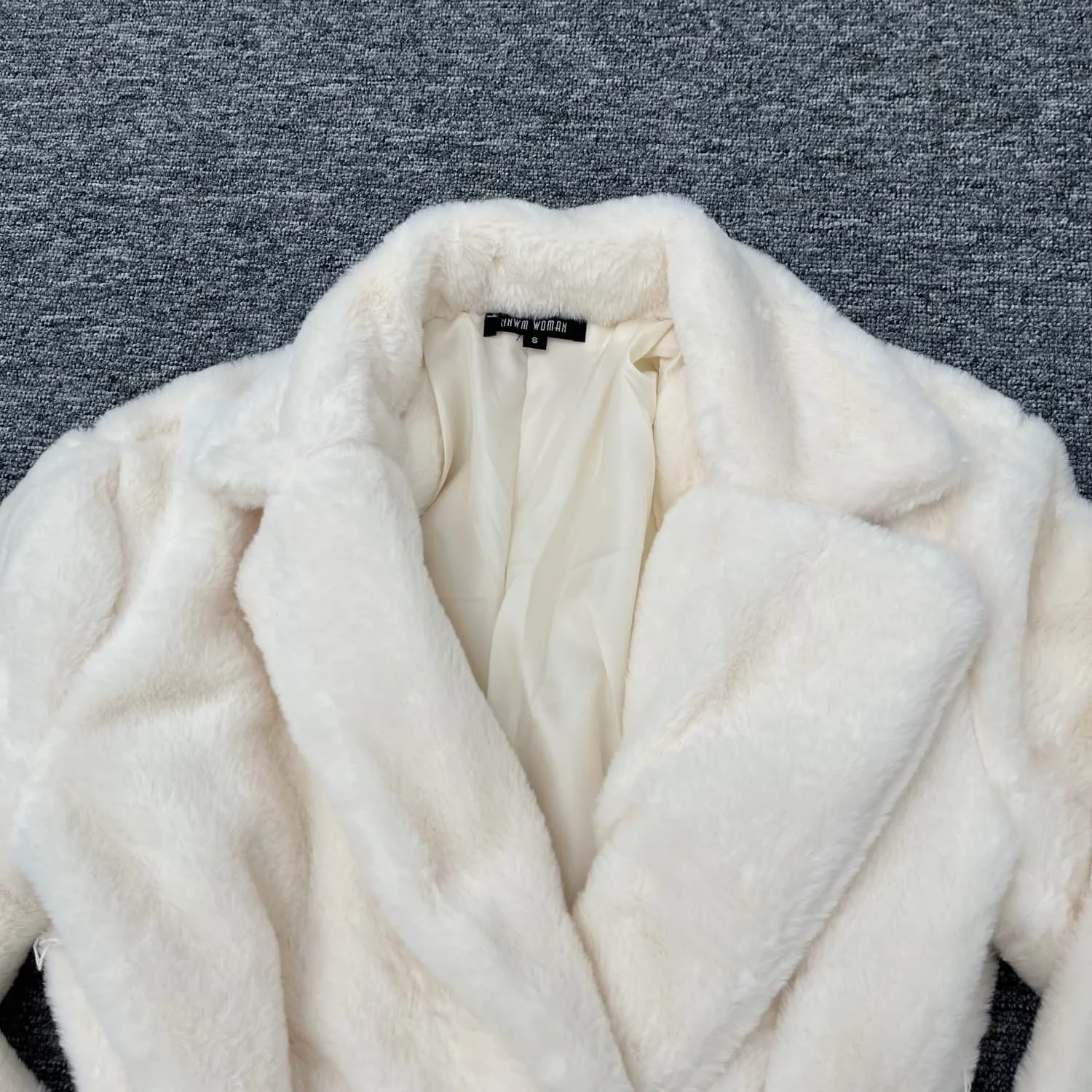 Новое женское пальто Kar&ampOtza 2024 осенне-зимнее с однобортными лацканами и поясом