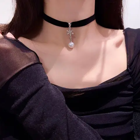 MOONBIFFY  Зимнее колье-чокер со снежинками и жемчугом