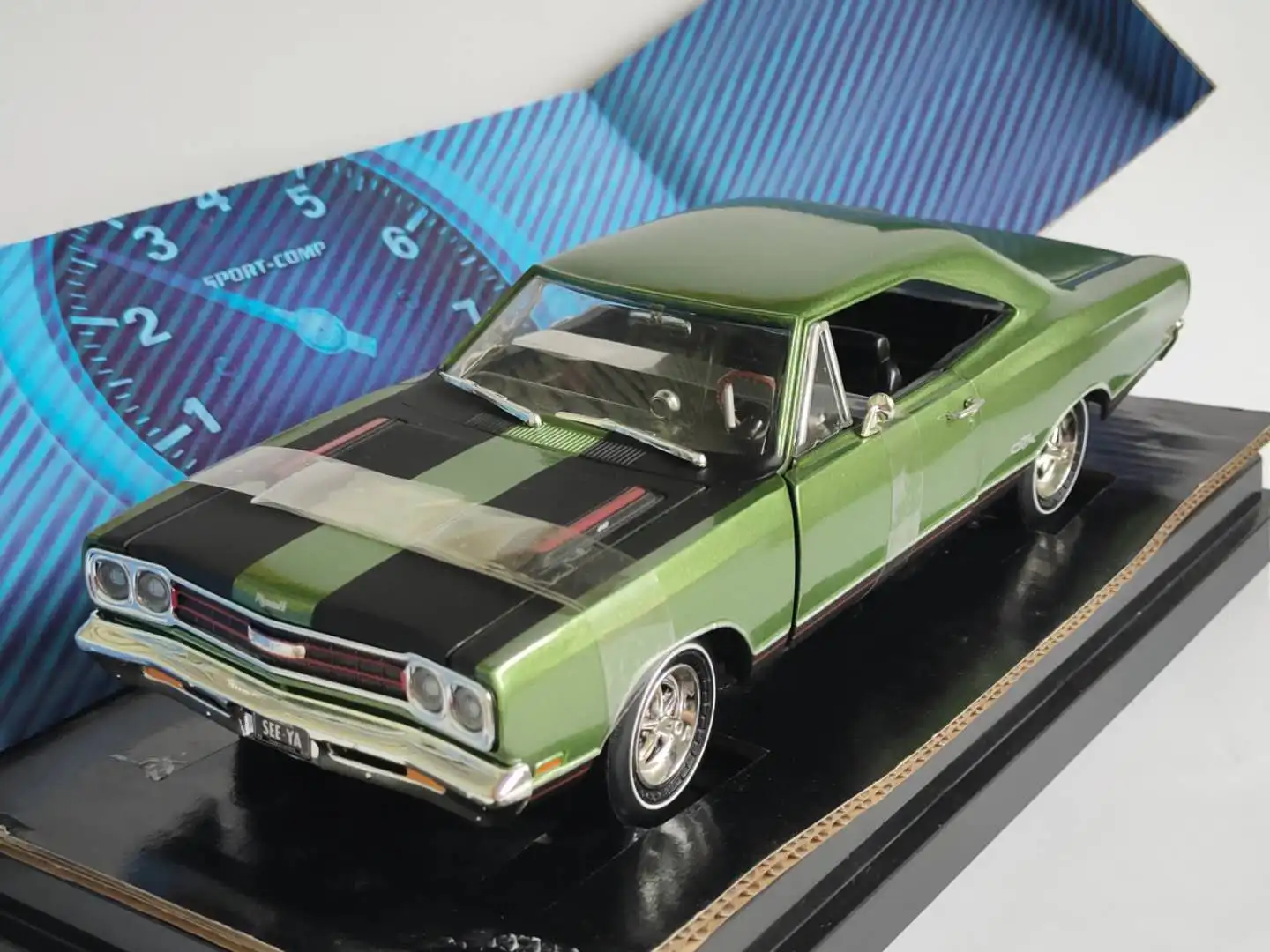 

ERTL 1:18 Plymouth GTX 1969 Vintage Car Alloy Fully Open Simulation Limited Edition Alloy Metal Static Car Model Toy Gift