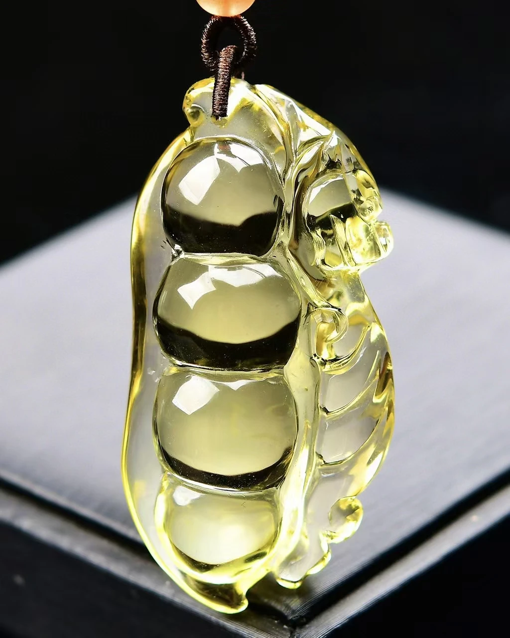 

Genuine Natural Yellow Citrine Quartz Bean Carved Pendant Women Wealthy 63*32*21mm Gold Citrine Fashion Bead Necklace AAAAA