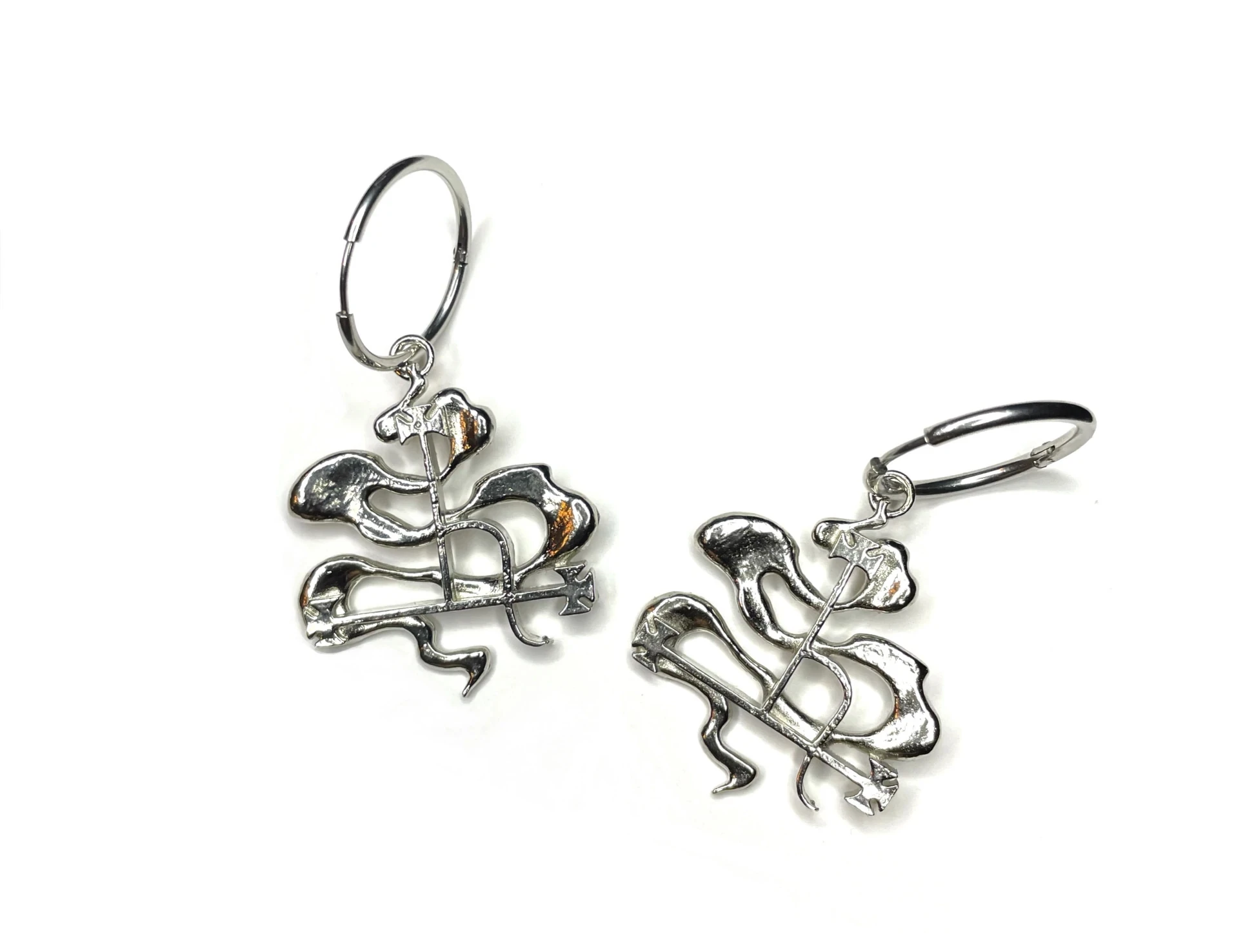 

Серьги в готическом стиле