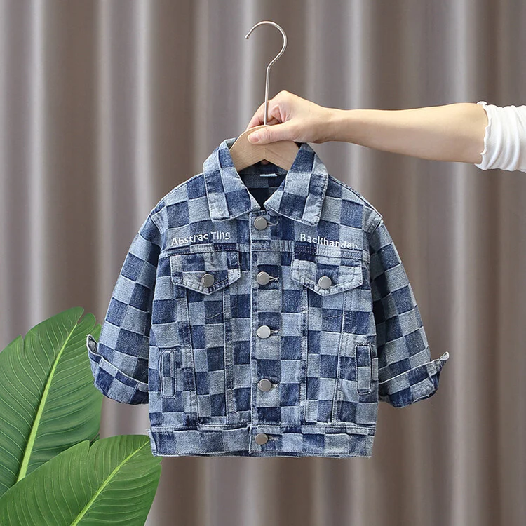 

Джинсовая куртка для маленьких мальчиков и девочек, джинсовая куртка на пуговицах для малышей, модная клетчатая верхняя одежда с буквенной вышивкой