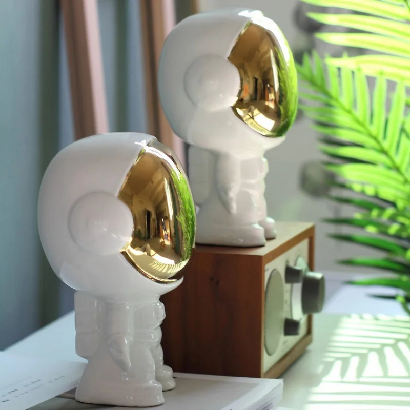 

Cute Spaceman Astronaut Wine Cabinet Study Small Ornaments Creative Gift Modern Living Room Soft Home Decoration