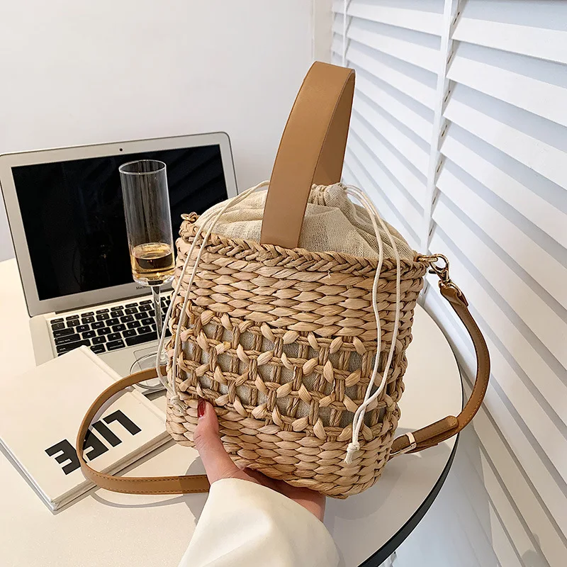 

Женская соломенная сумка на плечо, повседневная дизайнерская плетеная пляжная сумка-ведро с короткими ручками, лето 2022