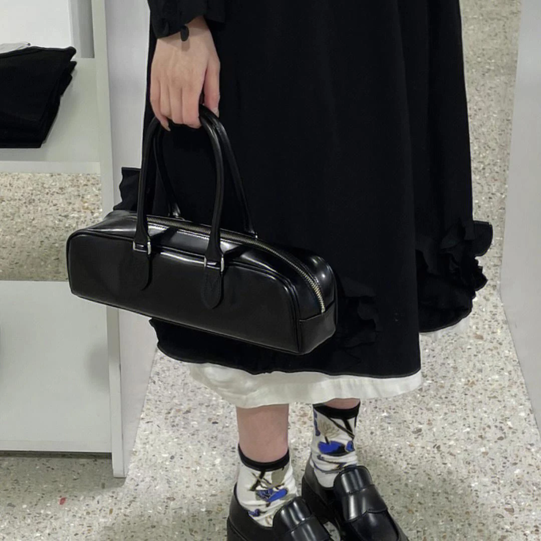 Сумка на плечо женская черная, винтажный стильный саквояж на плечо из кожи, роскошный модный чемоданчик