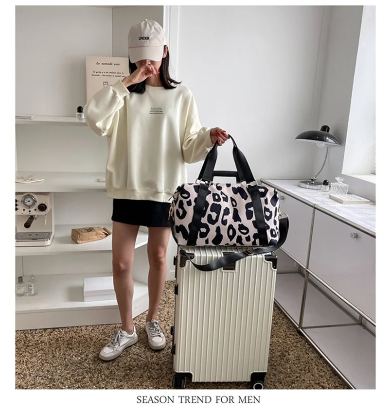 Cow Striped Print Travel Bag For Women Shoulder Bags For Hiking Large Capacity Sports Packing Cubes For Travel Organizer Handbag