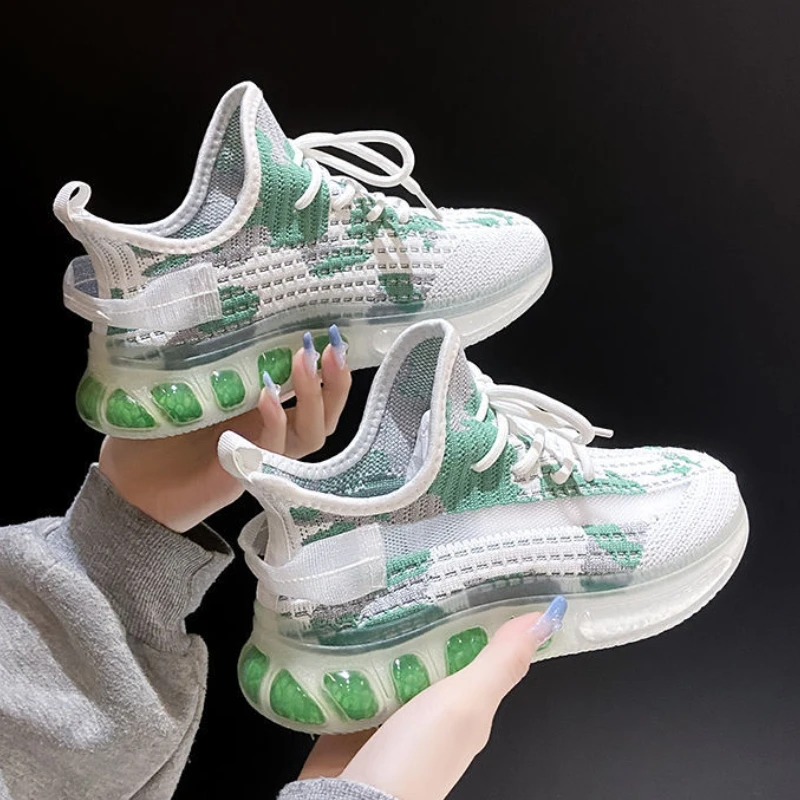 

Кроссовки женские летние из эластичного дышащего материала, с коровьим узором