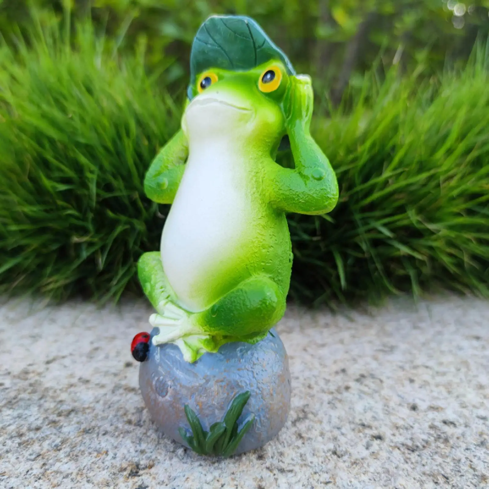 

Lovely Frog Statue Sitting On Stone Resin Crafts Figurine Animal Sculpture for Patio Fairy Ornament Gift Housewarming Decorative