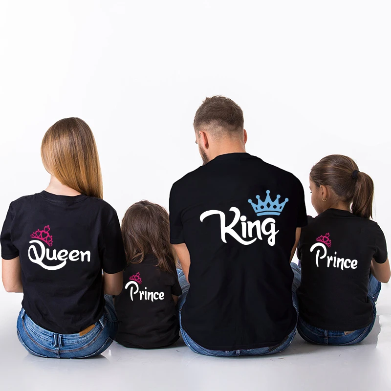 

1 шт., футболка с коротким рукавом и надписью «KING QUEEN»