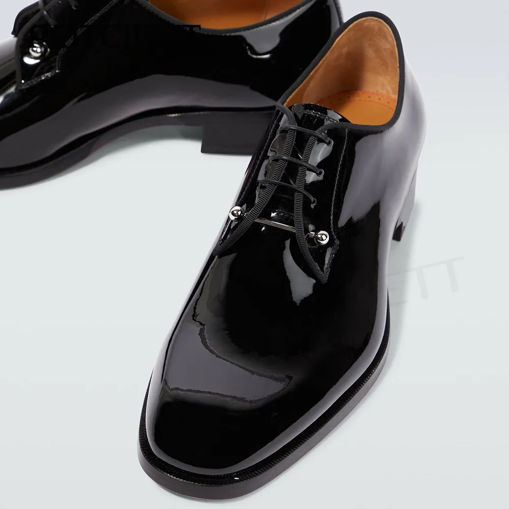 Черные лакированные кожаные туфли-оксфорды с миндальным носком и серебряной