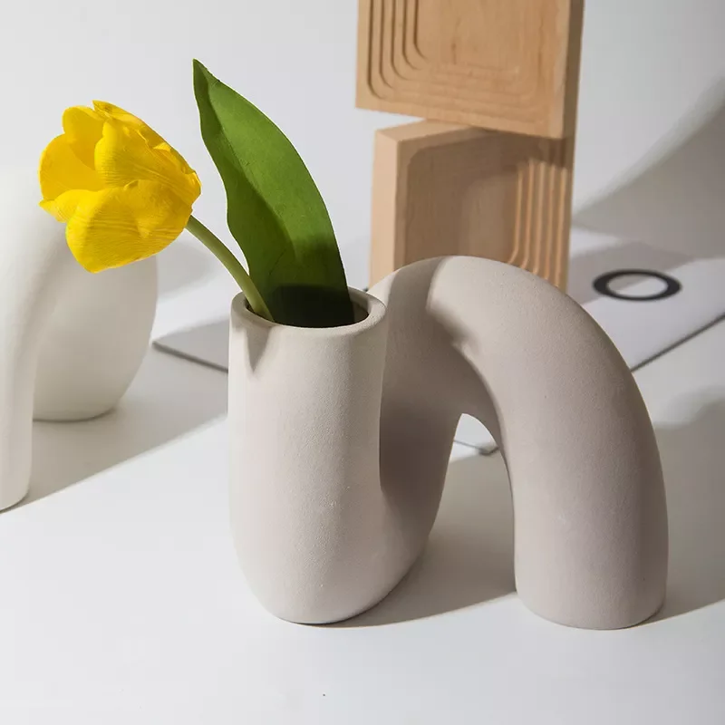 

Керамическая ваза в скандинавском стиле, современное художественное украшение для дома, гостиной, рабочего стола, офиса