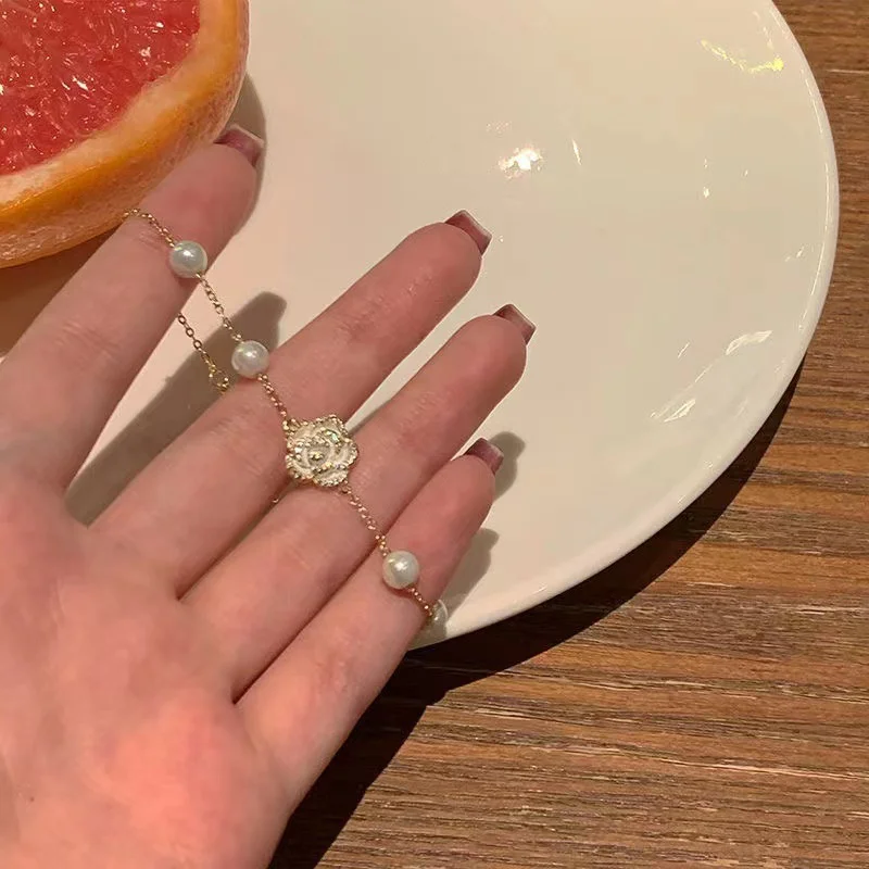 Браслет с розовым сердцем