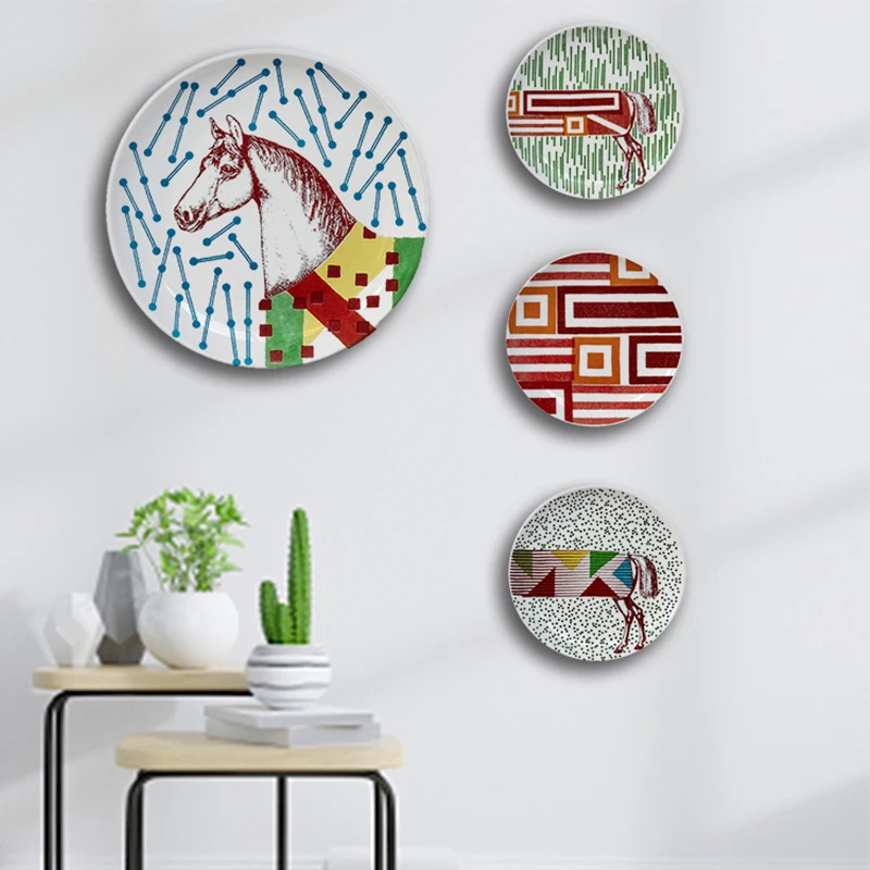 

European Style Parrot Decoration Plate Plant Bird Horse Illustration Dish Round Ceramic Tray for Home Decoration Luxury Craft