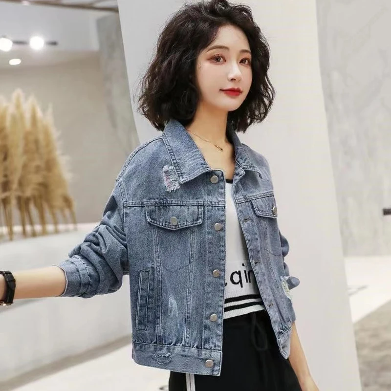 Модное джинсовое пальто женское короткое 2024 новинка весны и осени рваное с