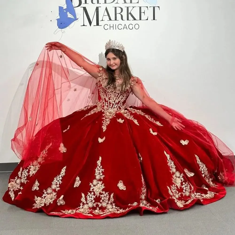 Красное бархатное мексиканское платье Quinceanera с золотыми кружевными аппликациями