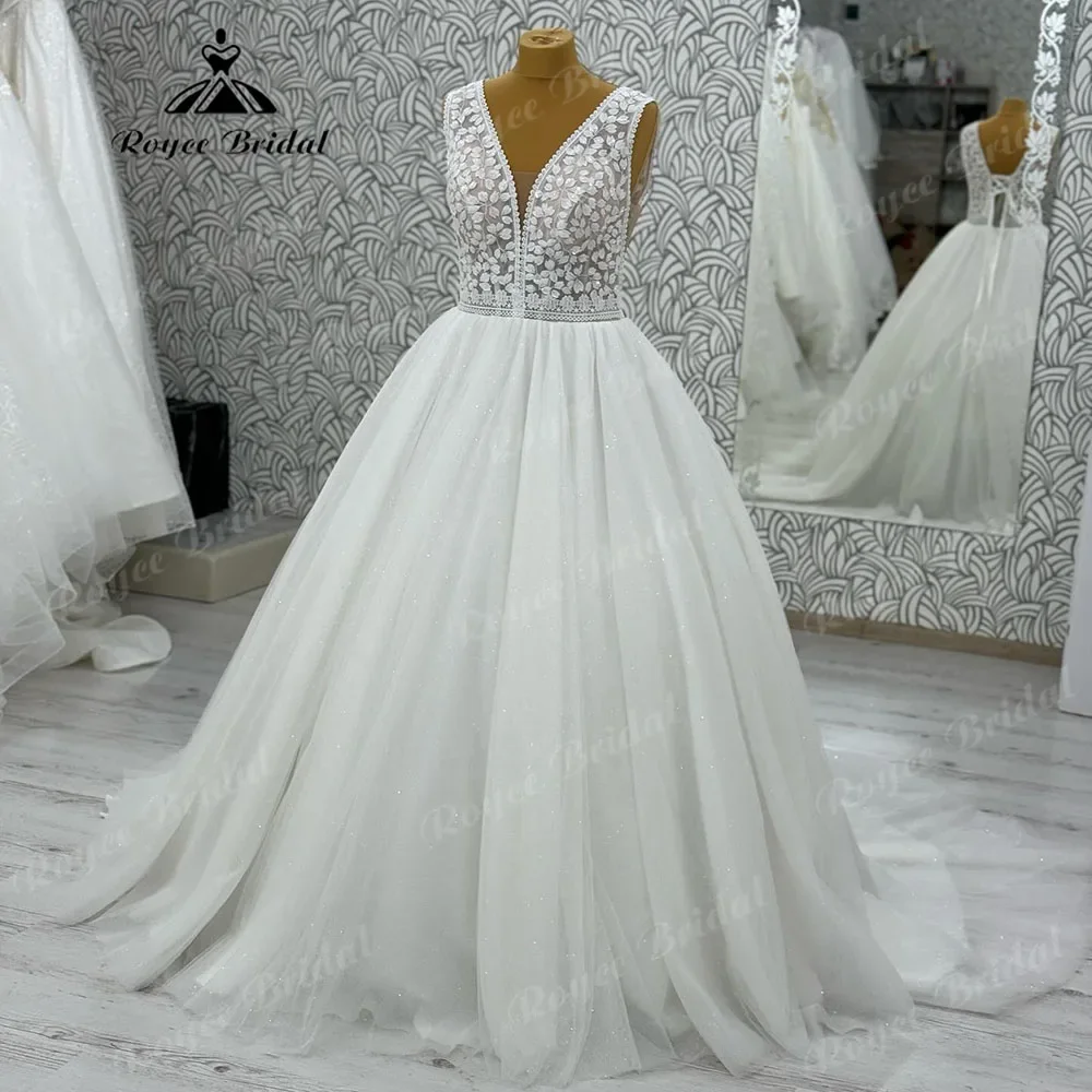 Скромное кружевное бальное платье без рукавов с v-образным вырезом свадебное для