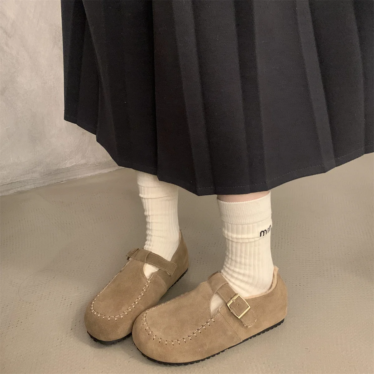 Зимняя женская обувь без шнуровки осенняя мокасины осеннее новое платье мягкие