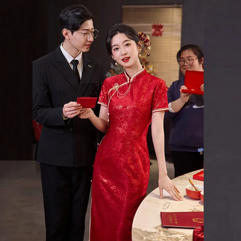 Фото Красное длинное модифицированное платье Cheongsam в китайском стиле, новинка 2025, ретро, обручальное свадебное платье для невесты, лето Qipao №4