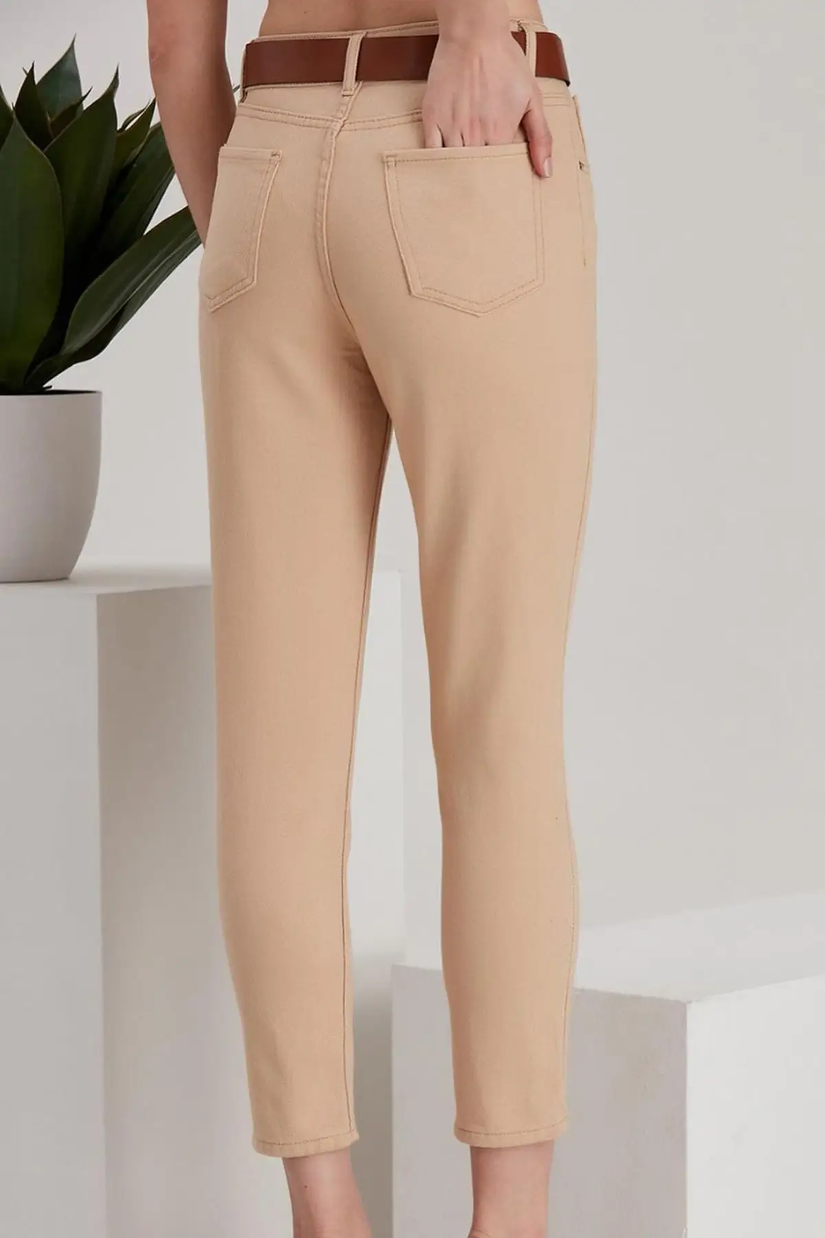 

Women's High Waist Pants Belt Camel Mom Jeans Women Jeans 2021 Fashion